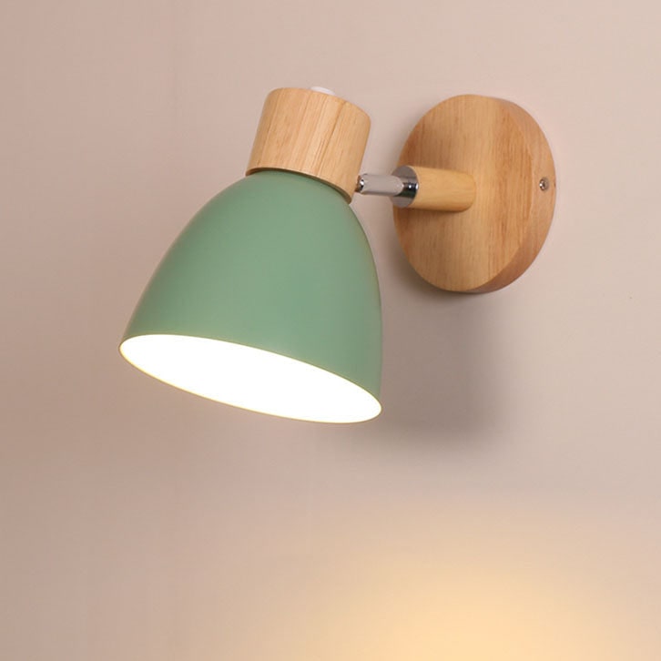 Aplique de pared moderno con brazo ajustable, interruptor de cadena y pantalla de madera en forma de cúpula para el dormitorio