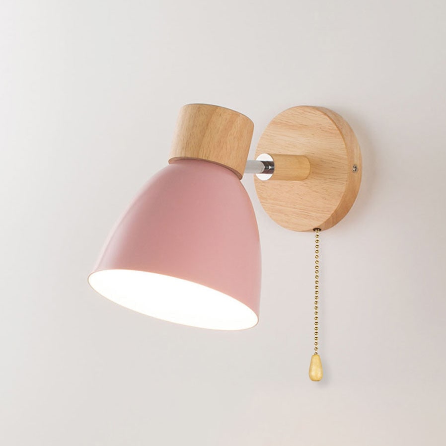 Aplique de pared moderno con brazo ajustable, interruptor de cadena y pantalla de madera en forma de cúpula para el dormitorio