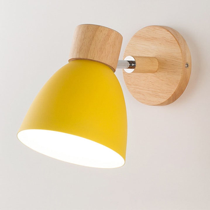 Aplique de pared moderno con brazo ajustable, interruptor de cadena y pantalla de madera en forma de cúpula para el dormitorio