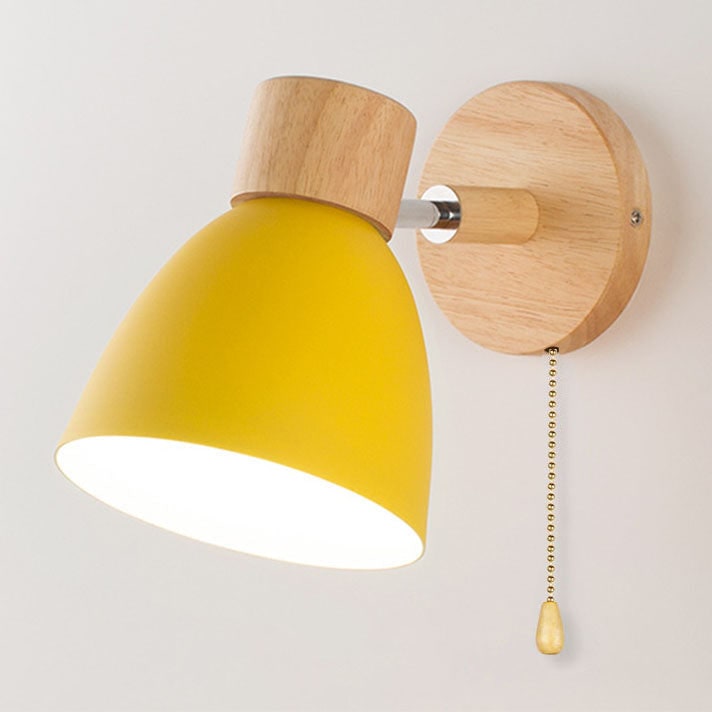 Aplique de pared moderno con brazo ajustable, interruptor de cadena y pantalla de madera en forma de cúpula para el dormitorio