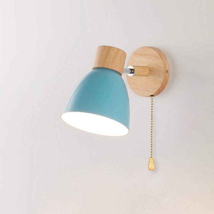 Aplique de pared moderno con brazo ajustable, interruptor de cadena y pantalla de madera en forma de cúpula para el dormitorio