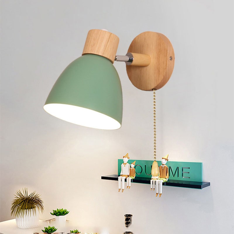 Aplique de pared moderno con brazo ajustable, interruptor de cadena y pantalla de madera en forma de cúpula para el dormitorio