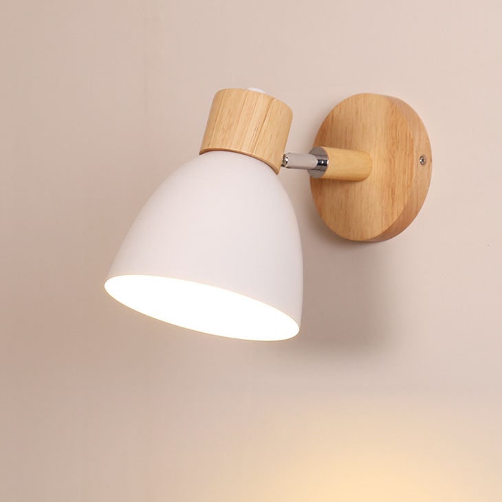 Aplique de pared moderno con brazo ajustable, interruptor de cadena y pantalla de madera en forma de cúpula para el dormitorio