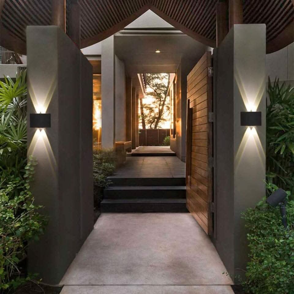 Lámpara de pared exterior impermeable con LED, haz de luz curvado hacia arriba y hacia abajo, diseño moderno