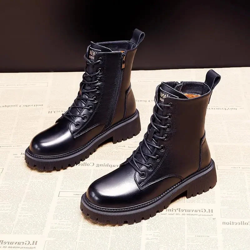 Stylish and durable black leather winter boots - product image 4