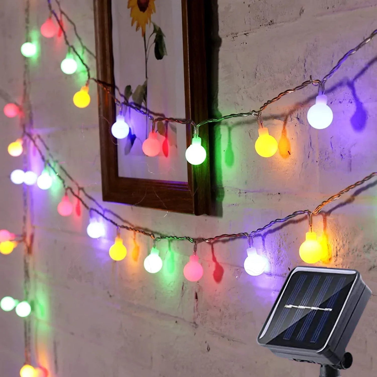 Luces solares de cadena para exteriores con bombillas de globo esmeriladas e iluminación exterior para el jardín alimentada por energía solar