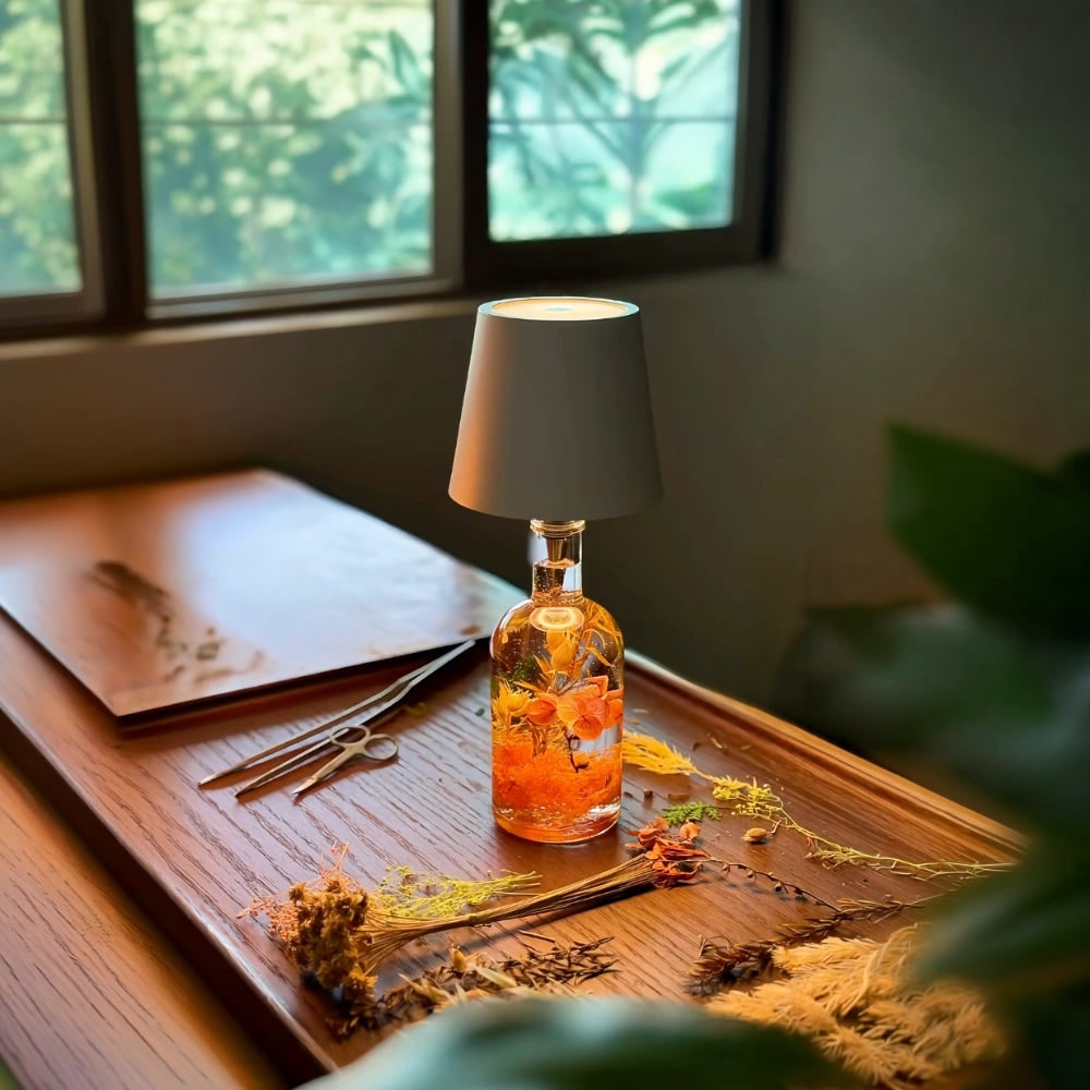 Lámpara de mesa inalámbrica de metal con diseño de botella, LED recargable y portátil