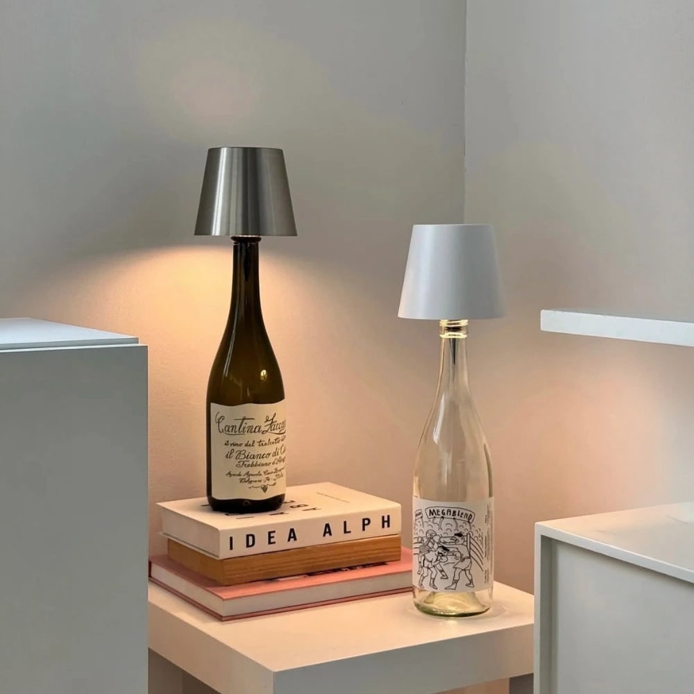 Lámpara de mesa inalámbrica de metal con diseño de botella, LED recargable y portátil