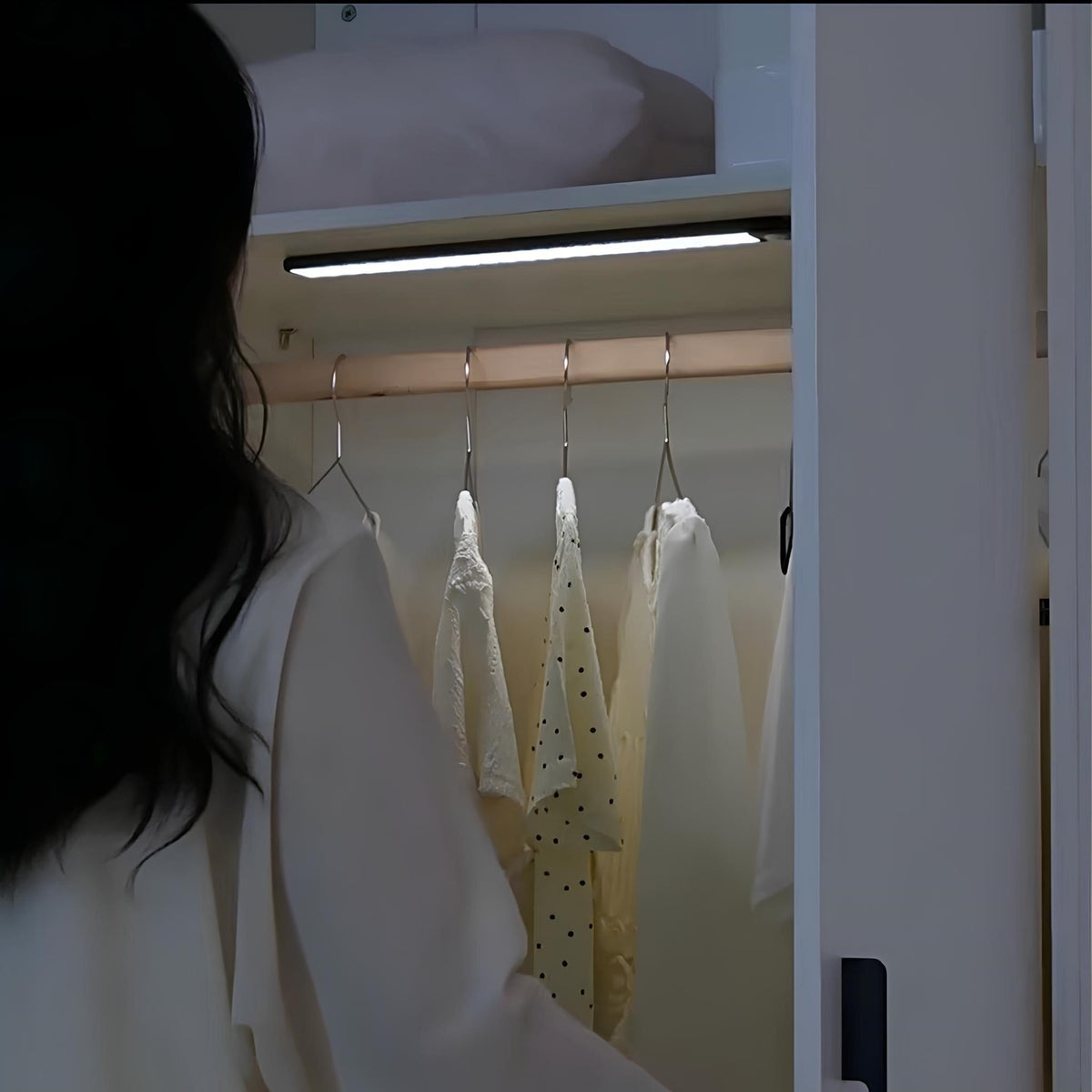 Luces inalámbricas para debajo de gabinetes, con sensor de movimiento LED recargable para armarios