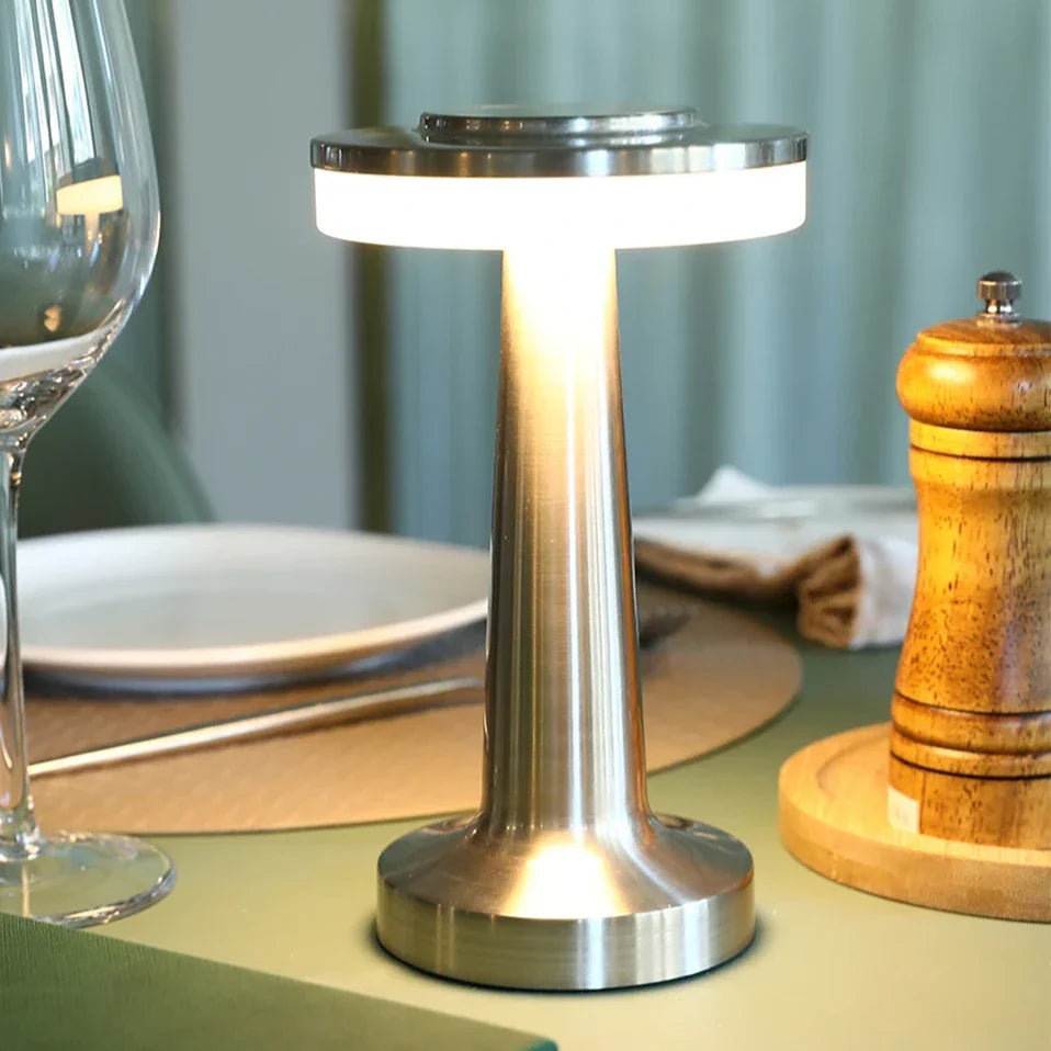 Lámpara de mesa portátil regulable con diseño retro elegante