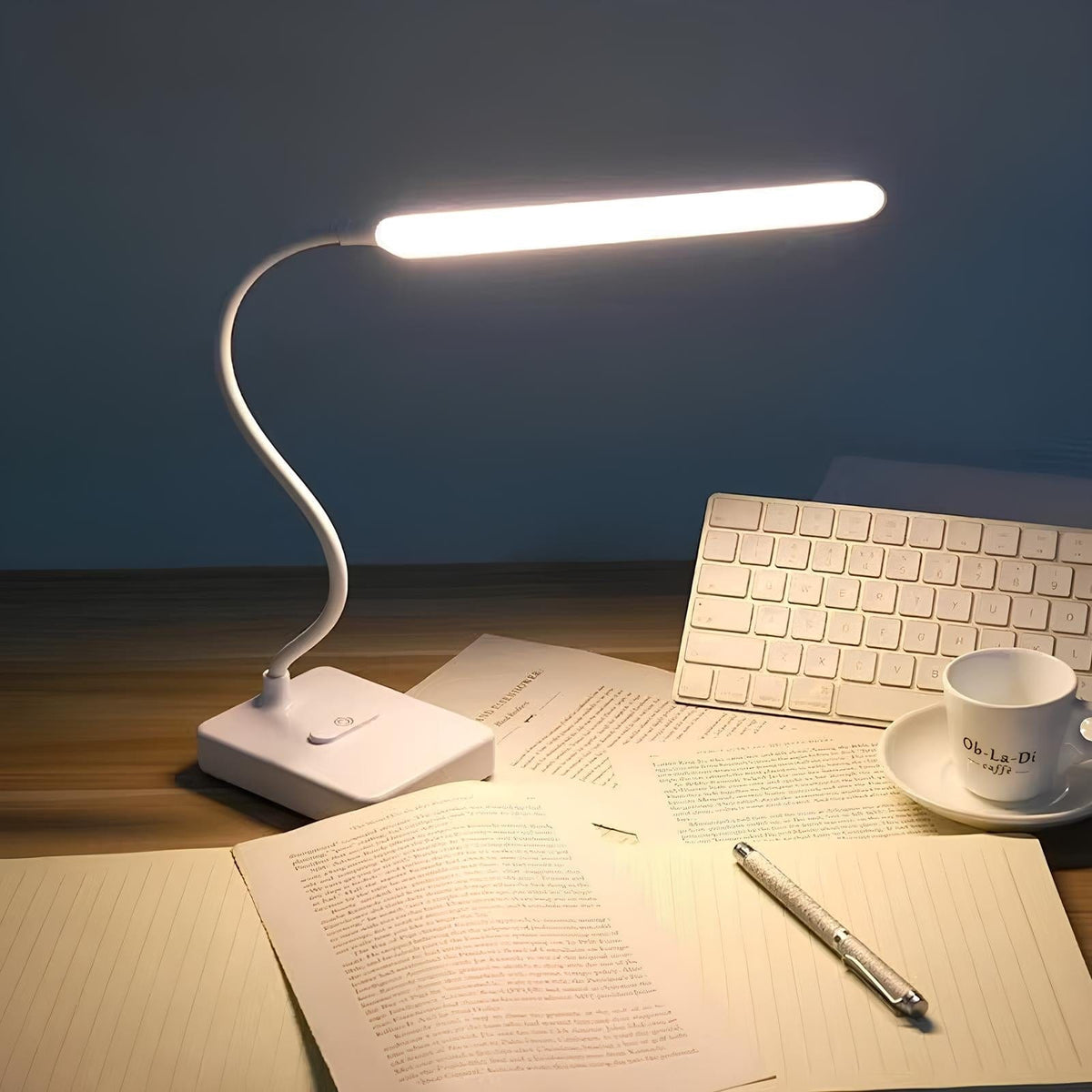 Lámpara de escritorio con brazo flexible, recargable y luz ajustable