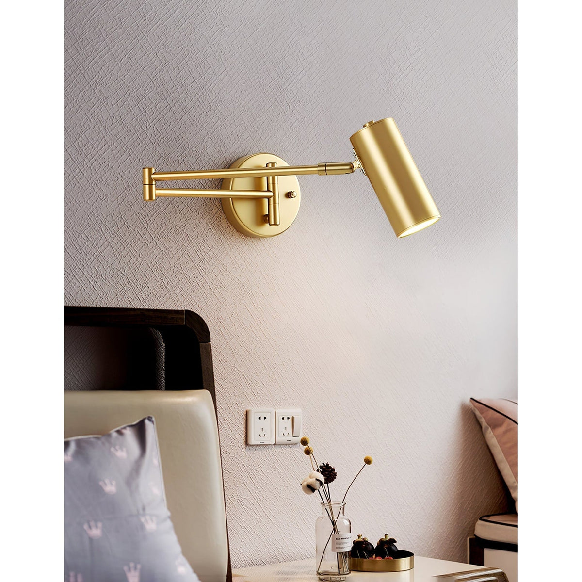 Lámpara de pared con brazo articulado para lectura y cabezal ajustable