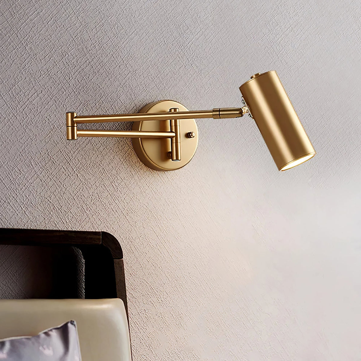 Lámpara de pared con brazo articulado para lectura y cabezal ajustable