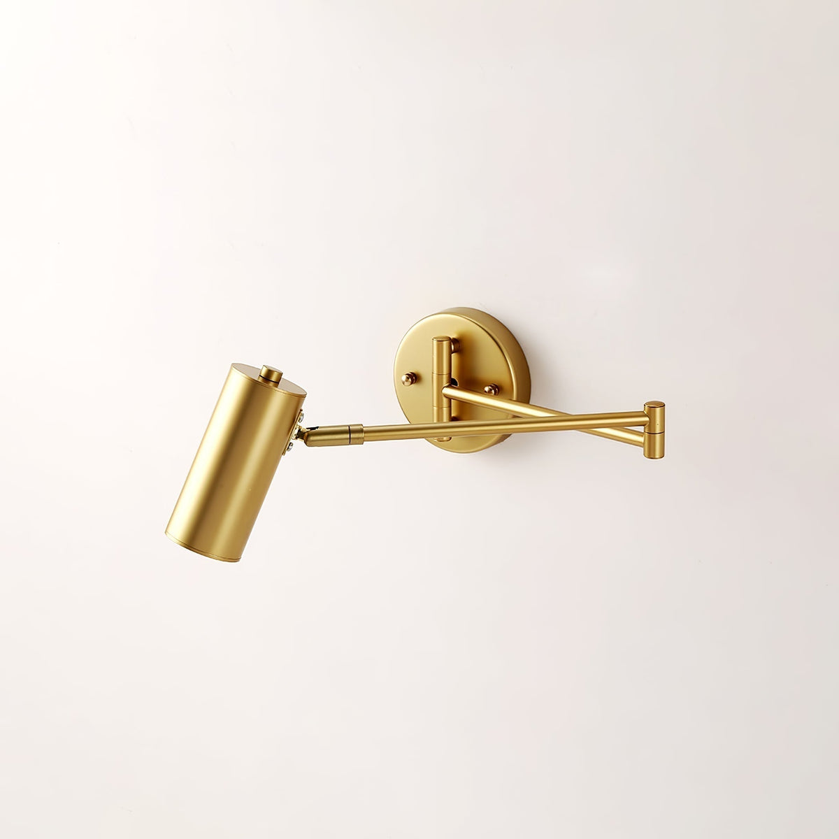 Lámpara de pared con brazo articulado para lectura y cabezal ajustable
