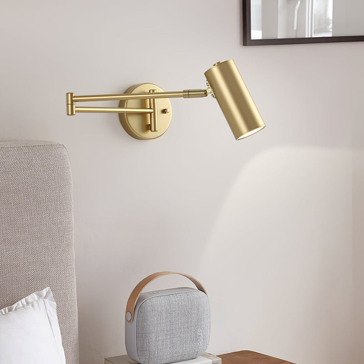Lámpara de pared con brazo articulado para lectura y cabezal ajustable