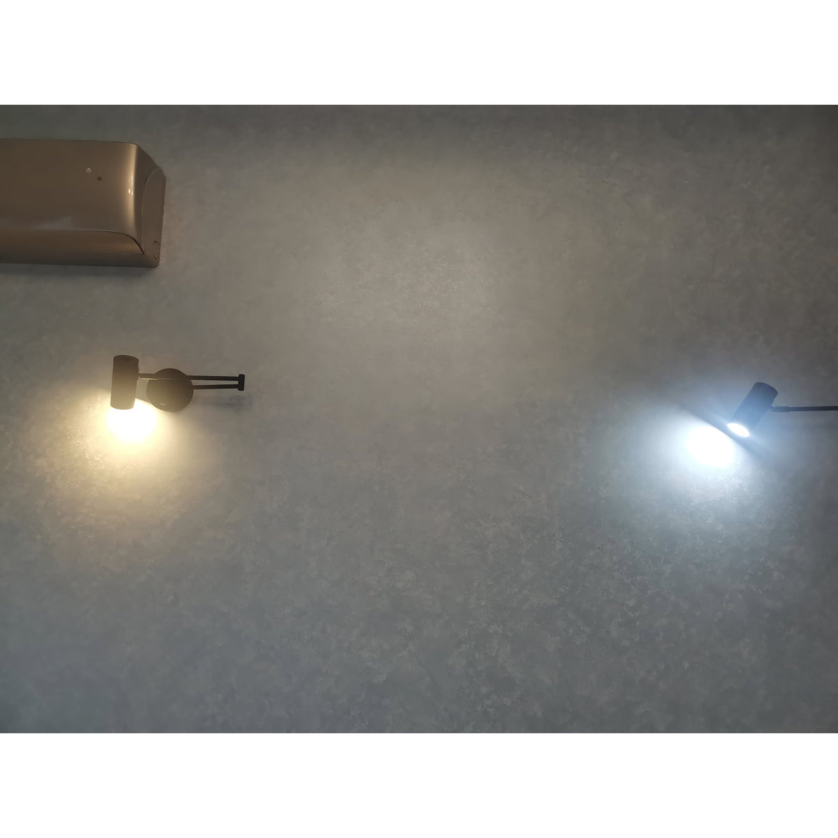 Lámpara de pared con brazo articulado para lectura y cabezal ajustable
