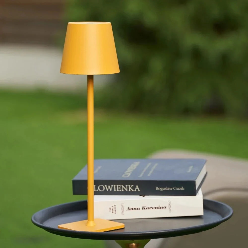 Lámpara de mesa alta regulable con control táctil y luz LED recargable